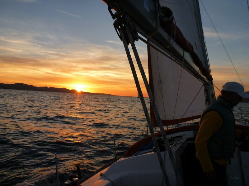 Segeln bei Sonnenuntergang